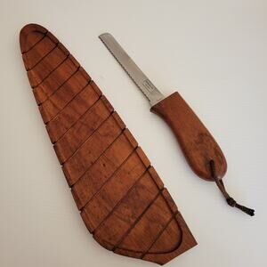 Sant Anooka Wooden cutting board with serrated Bergman Solingen bread knife